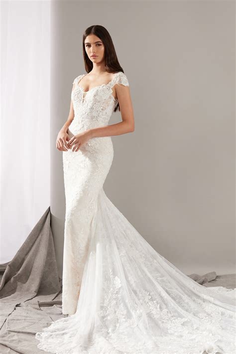 Shop Turan Romantic Mermaid Dress By Pronovias Esposa