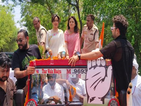 Actress Neha Sharma Road Show In Bhagalpur Sought Votes For Her Father