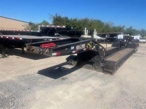 2020 Globe 55 TON HYDRAULIC RGN TRI AXLE WITH HYDRAULIC FLIP Lowboy