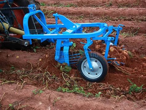 Farm Maxx Point Tractor Potato Harvester Model Cpp T