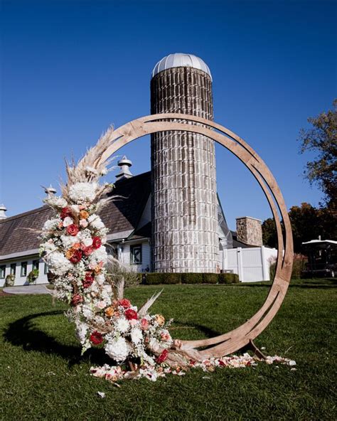 Circle Arbor Barn Ceremony Rustic Wedding Venues Perona Farms