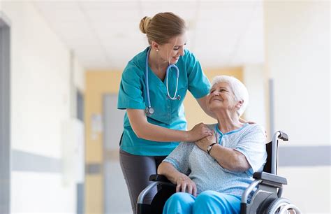 Why Choose an Adult-Gerontology Nurse Practitioner (AGNP) Specialty? | NursePractitionerOnline.com