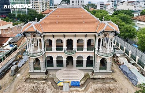 Up close with a 700 billion VND ancient mansion that Truong My Lan ...