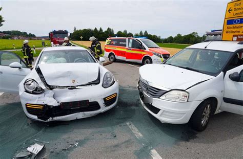 Unfall Bei Lenningen Drei Verletzte Bei Frontalem Zusammensto Mit