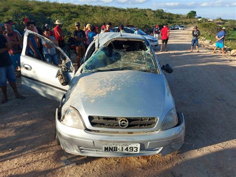 Portal Agreste Violento Carro Capota E Mata Passageiro Na Pe Em