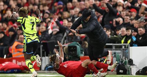 HLV Klopp nổi giận khi trọng tài từ chối phạt đền cho Liverpool Báo