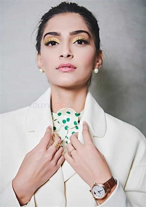 Bollywood Actress Sonam Kapoor Photoshoot Photos 06 (123702 ...