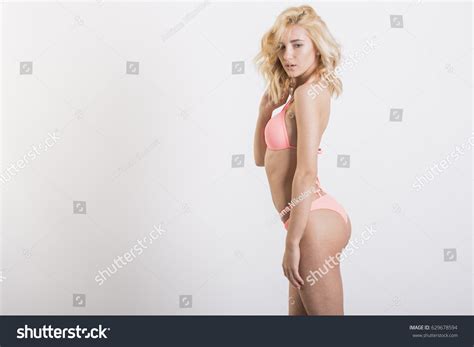 Sexy Blonde Woman Wearing Pink Swimwear Foto Stock 629678594 Shutterstock