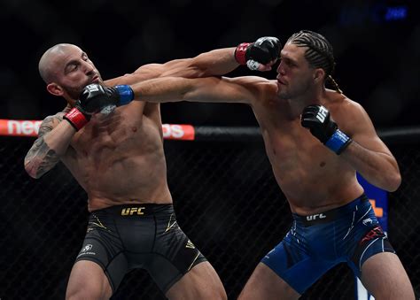 Alexander Volkanovski def. Brian Ortega at UFC 266: Best photos