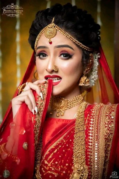 Pin On Donne Indiane Indian Bride Makeup Indian Bride Photography