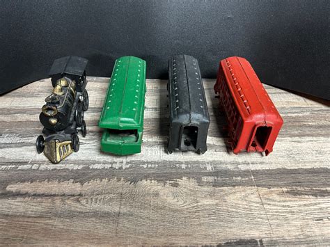 Lot 230KR Vintage Cast Iron Train Set With Engine And 3 Cars 15000