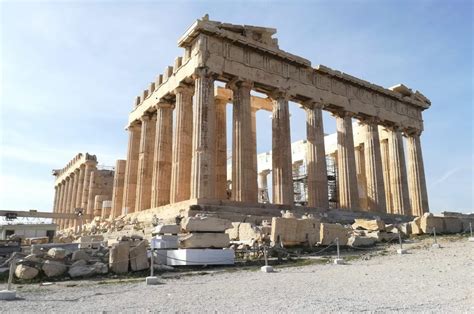 Descubre los 5 templos y monumentos más emblemáticos de Atenas