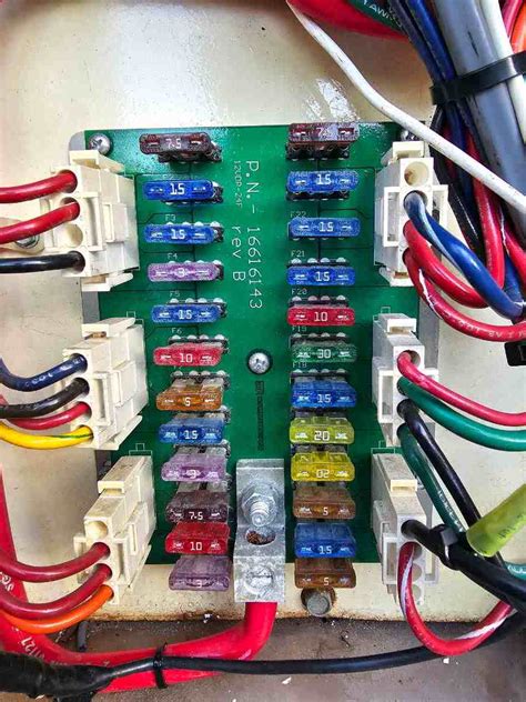 2003 Monaco Dynasty Baronness Electrick Control Fuse Circuit Board