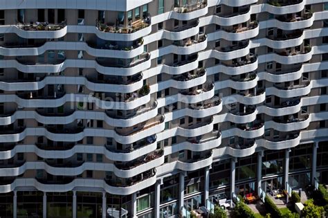 Köln von oben Balkon und Fenster Fassade des Hochhaus Gebäude im