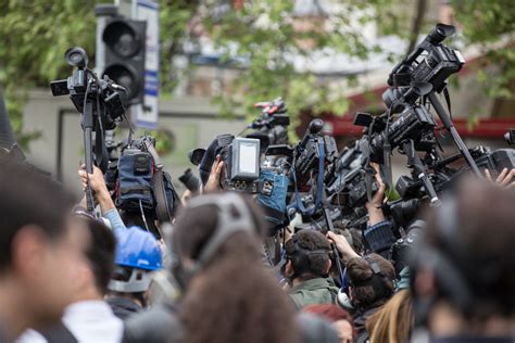 Media Massa Pengertian Jenis Karakteristik Efek Negatif And Positifnya