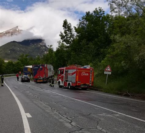 Valsusa Tir Incastrato Al Tornante Valsusaoggi