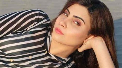 Who Is Sehar Shinwari Pakistan Actress Who Made Dinner Date Promise If