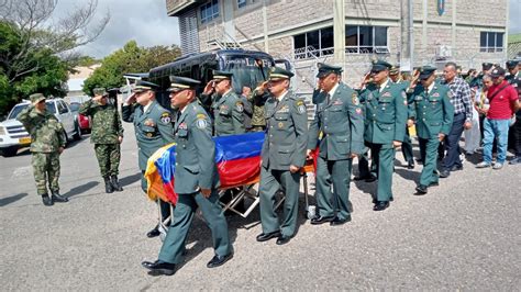 Las Dolorosas Escenas De Los Honores Militares A Los Uniformados Muertos En El Accidente Del