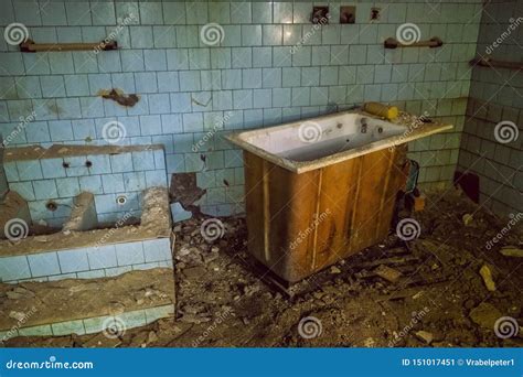 Interior Da Casa Abandonada Em Termas De Korytnica Eslov Quia Imagem