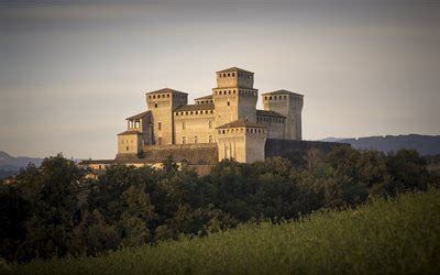 Download wallpapers Castle of Torrechiara, Emilia-Romagna, medieval castle, italian castles ...