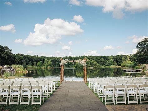 15 Rustic Wedding Venues NJ Couples Will Adore