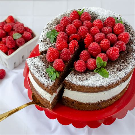 Pastel De Chocolate Y Fresas Con Crema La Soleta Arte En Cocina