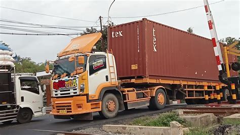 Besar Truck Tronton Truck Container Truck Trailer Dump Truck Pasir