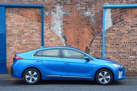 Hyundai Ioniq Plug In Hybrid Review Greencarguide Co Uk