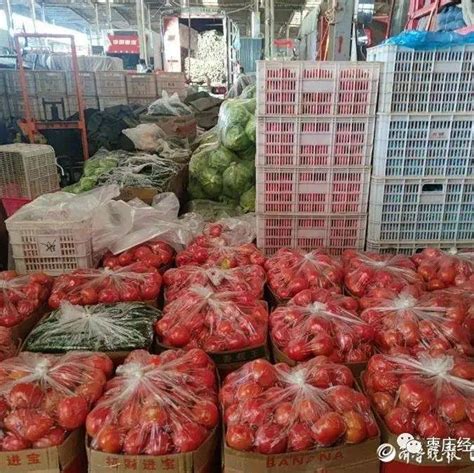 枣庄“菜篮子”鲁南农副产品批发市场，日进蔬菜20吨，供应充足价格相关摊位