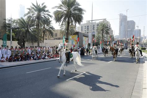 La Polic A De Dubai Saca Sus Blindados Y Superdeportivos En El Desfile