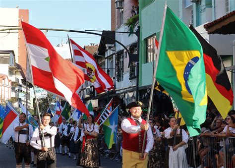 Pr Cadastro Para Participar Dos Desfiles Da Oktoberfest Blumenau