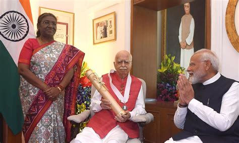 President Droupadi Murmu Confers Bharat Ratna To Lk Advani