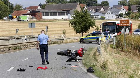 Motorradfahrer Stirbt Bei Unfall