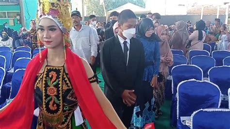 Prosesi Pelepasan Wisudawan Wisudawati Memasuki Tempat Wisuda YouTube