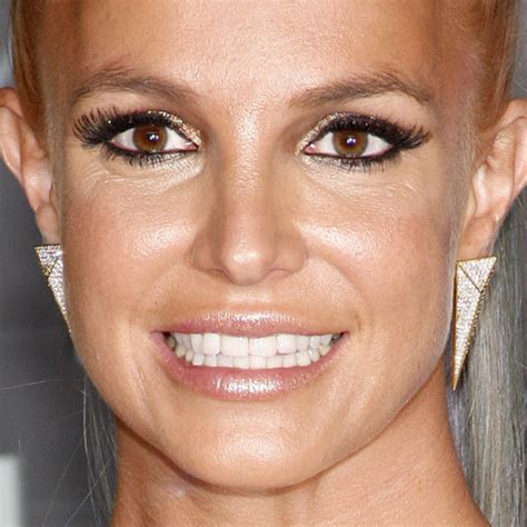 Britney Spears Makeup Black Eyeshadow Gold Eyeshadow And Metallic Pink Lipstick Steal Her Style