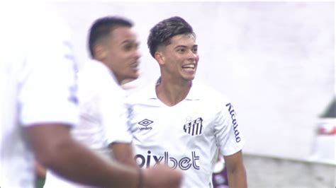 Gol do Santos Fernandinho faz grande jogada e toca para Paulo César