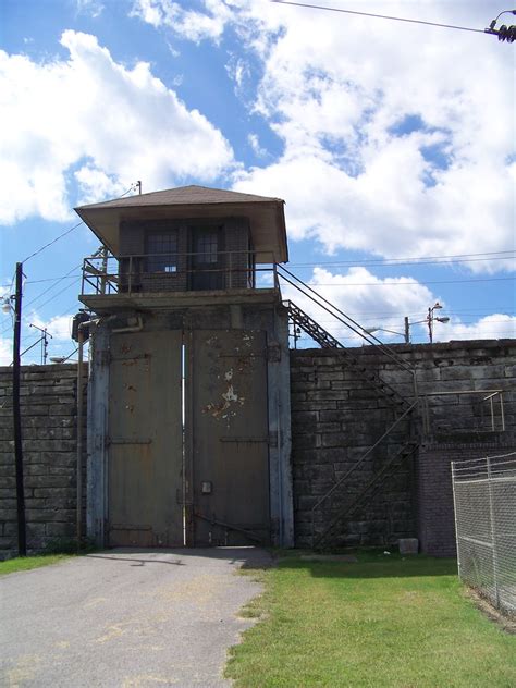 Old Tennessee State Prison Front Gate The Complex Housed 8 Flickr