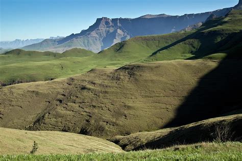 Drakensberg Amphitheatre by Bob Gibbons