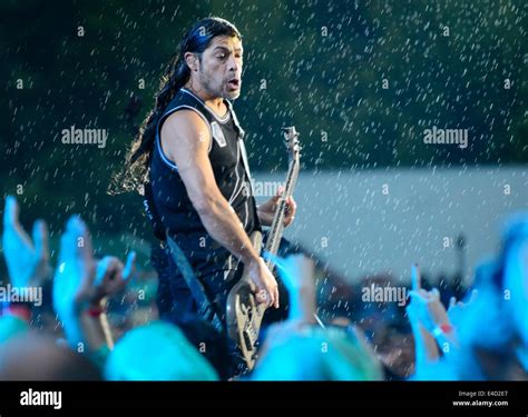 Metallica Hi Res Stock Photography And Images Alamy