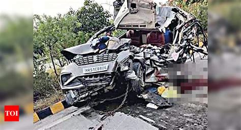 Two Die As Car Rams Parked Truck On Yamuna Expressway Noida News Times Of India