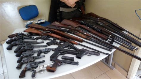 Arsenal Com 25 Armas E Mais De 500 Munições é Encontrado Em Fazenda