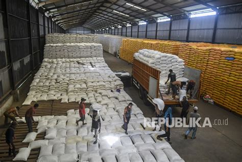 Bulog Berencana Jual Murah 20 Ribu Ton Cadangan Beras Republika Online