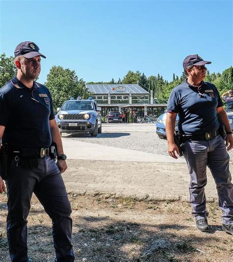 Polizia Nel Rifugio Degli Africani Spuntano Alcune Dosi Di Eroina