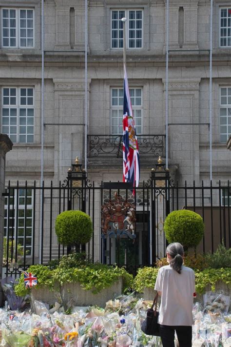 Photo British Embassy In Tokyo Set Up A Condolence Book For Passing Of