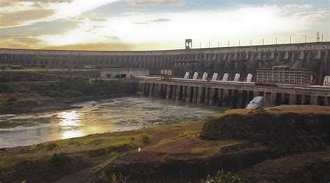 Hidrelétrica de Itaipu tem energia mais cara do país diz estudo