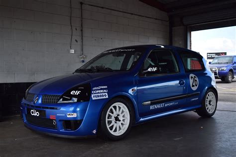 Clio Renaultsport Track Car A Site Showing The Build Process Along