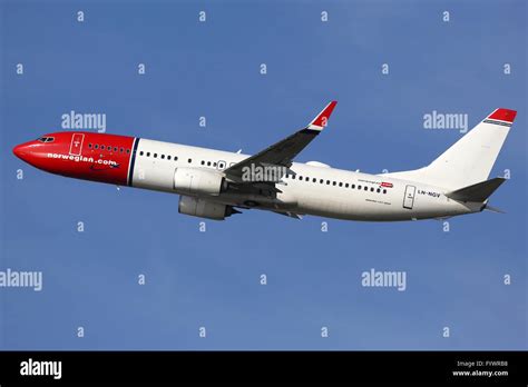 Norwegian Air Shuttle Boeing 737 800 Flugzeug Stockfotografie Alamy