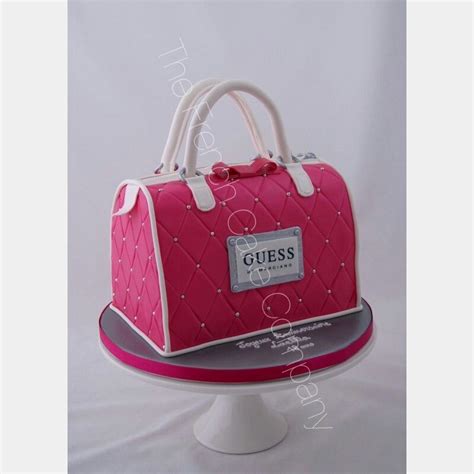 Pin by El mundo de las piñatas on tortas Bag cake Guess bags