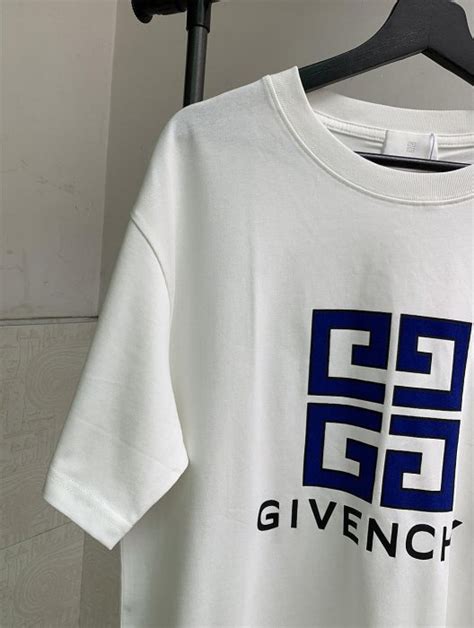 翡翠王一元起標 全新 Givenchy 白色胸前字母花短袖t Xl碼 只有一件 假貨包退標多少賣多少 Yahoo奇摩拍賣