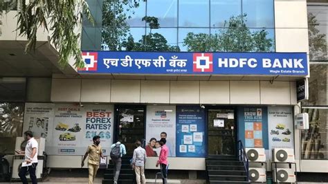 Hdfc Bank To Raise Rs 50 000 Cr Via Bonds Reappoints Renu Karnad As